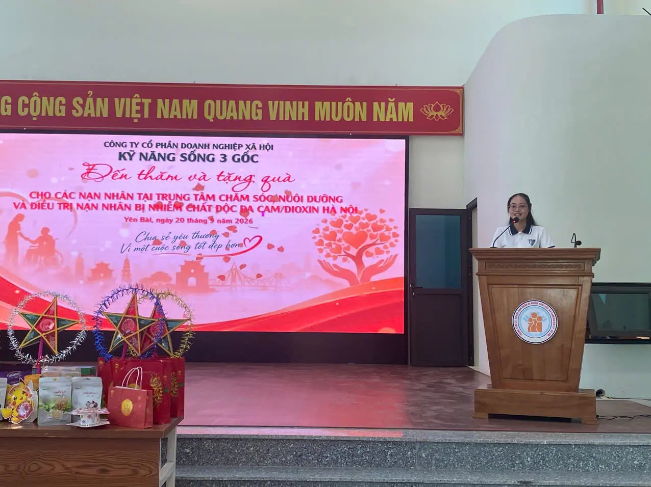 ẤM ÁP CHƯƠNG TRÌNH TRAO QUÀ TRUNG THU CHO NẠN NHÂN CHẤT ĐỘC DA CAM/DIOXIN TỪ SỰ ĐỒNG HÀNH CỦA DOANH NGHIỆP XÃ HỘI KỸ NĂNG SỐNG 3 GỐC
