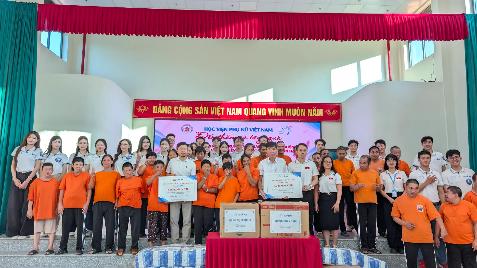 LAN TỎA THÔNG ĐIỆP NHÂN ÁI TỪ HÀNH TRÌNH THIỆN NGUYỆN CỦA HỌC VIỆN PHỤ NỮ VIỆT NAM TẠI TRUNG TÂM