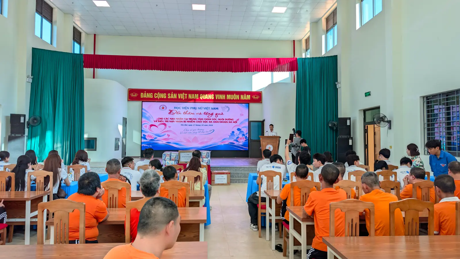 LAN TỎA THÔNG ĐIỆP NHÂN ÁI TỪ HÀNH TRÌNH THIỆN NGUYỆN CỦA HỌC VIỆN PHỤ NỮ VIỆT NAM TẠI TRUNG TÂM