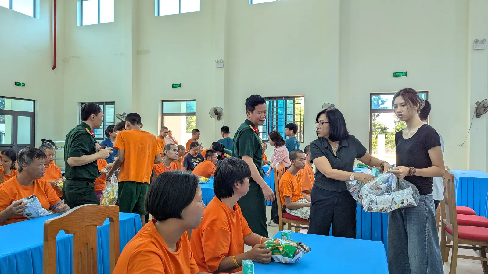 TỔNG CÔNG TY MẠNG LƯỚI VIETTEL THĂM VÀ TRAO TẶNG 95 TRIỆU ĐỒNG CHO CÁC NẠN NHÂN BỊ NHIỄM CHẤT ĐỘC DA CAM TẠI TRUNG TÂM NHÂN DỊP NGÀY THƯƠNG BINH LIỆT SỸ 27/7/2026