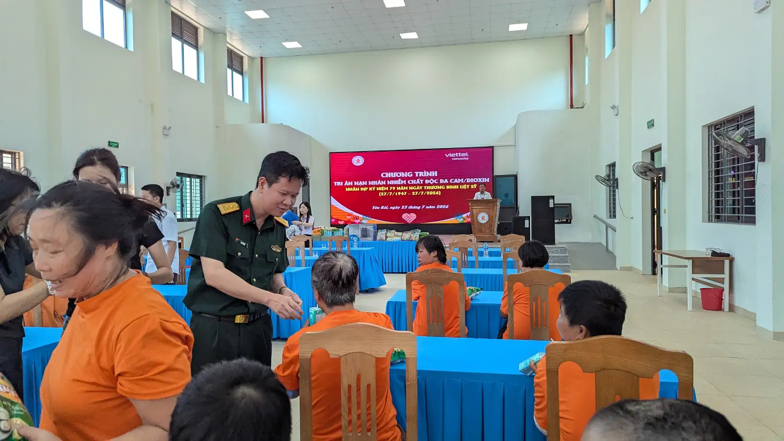 TỔNG CÔNG TY MẠNG LƯỚI VIETTEL THĂM VÀ TRAO TẶNG 95 TRIỆU ĐỒNG CHO CÁC NẠN NHÂN BỊ NHIỄM CHẤT ĐỘC DA CAM TẠI TRUNG TÂM NHÂN DỊP NGÀY THƯƠNG BINH LIỆT SỸ 27/7/2026